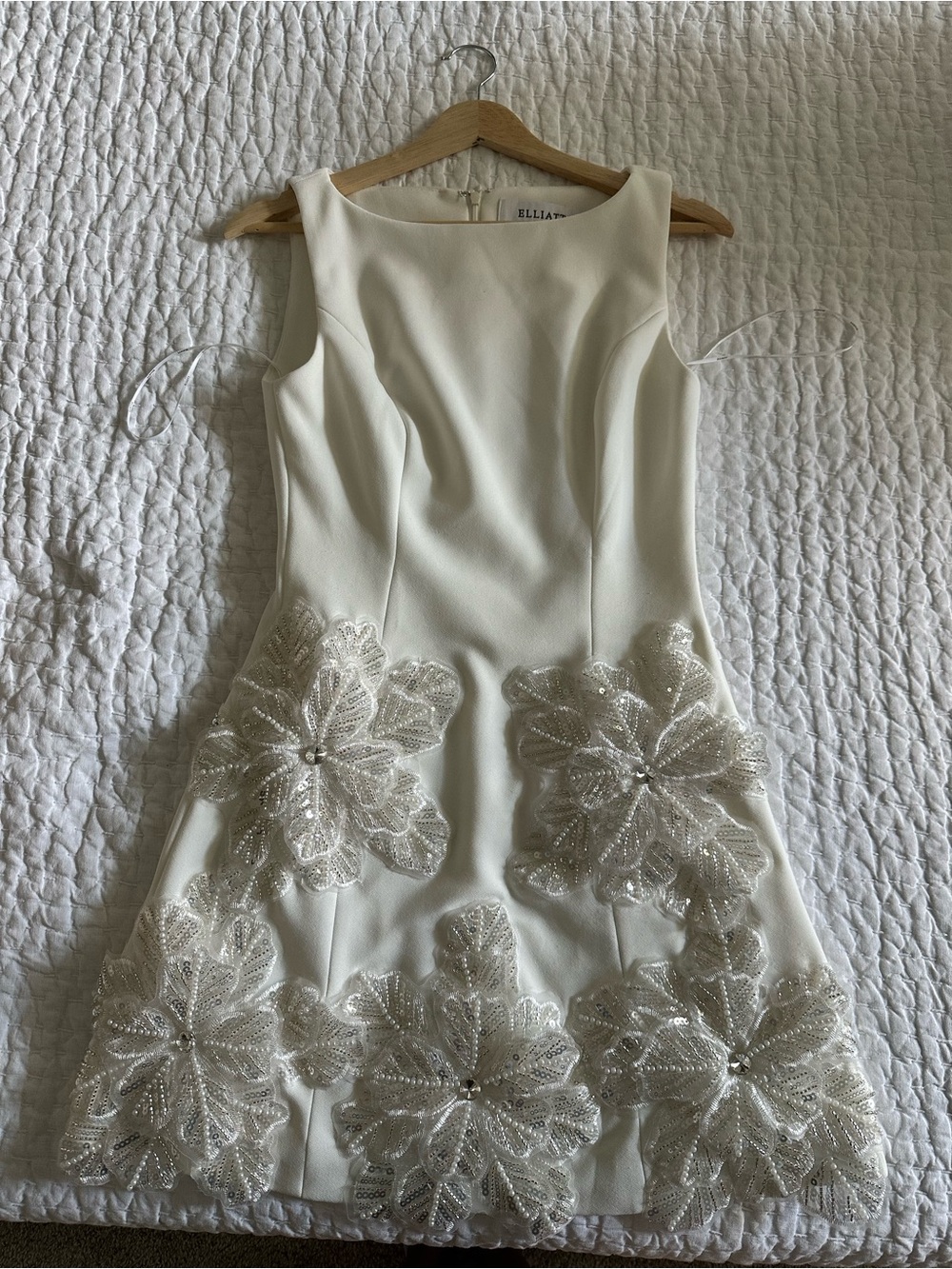 Elliatt Skye Floral Appliqué White Mini Dress - Size Small - Picture 4 of 16